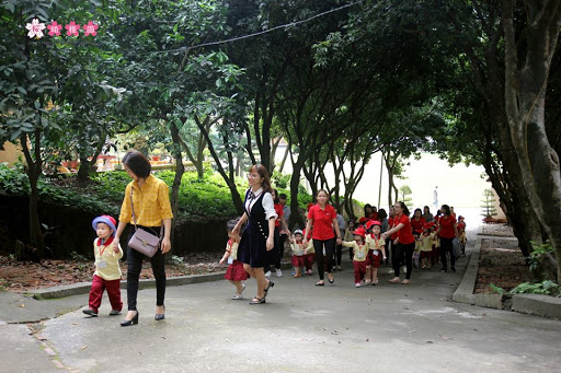 Các bạn nhỏ Sakura Montessori háo hức trong chuyến đi tới Trung đoàn Phòng không - Không quân
