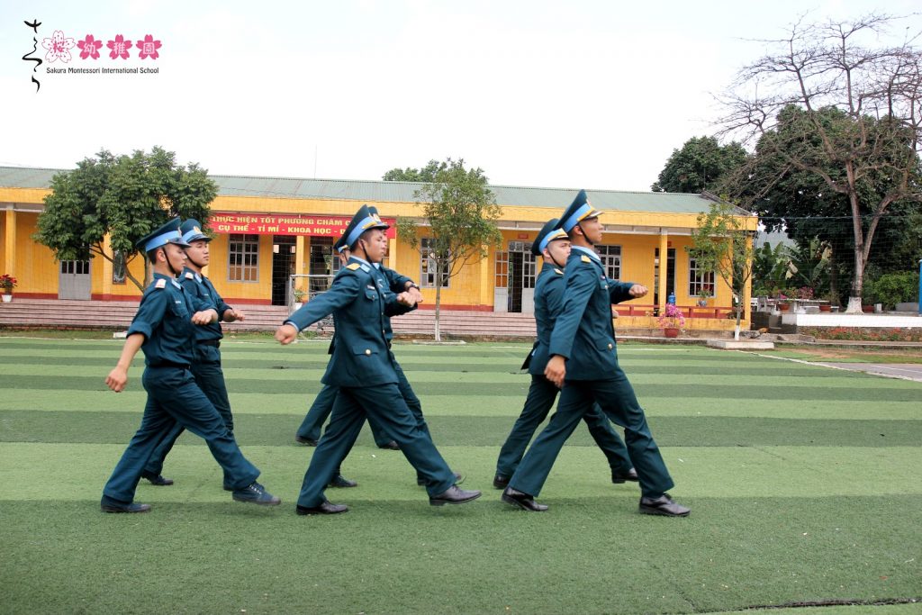 Biểu diễn diễn tập cho các bạn nhỏ Sakura Montessori quan sát