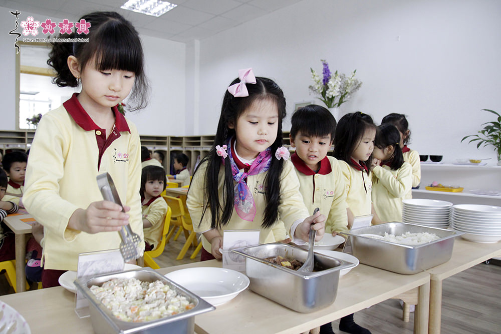 Sakura Montessori và Gateway đảm bảo dinh dưỡng an toàn cho học sinh trước dịch lợn