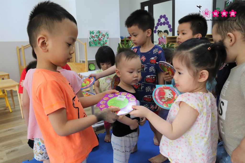 Các bạn nhỏ Sakura Montessori Lương Yên có những trải nghiệm gì tại Phố sách 19/12?
