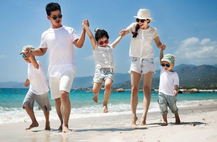 Đi du lịch cùng con bố mẹ cần mang gì để bảo vệ sức khỏe cho bé?