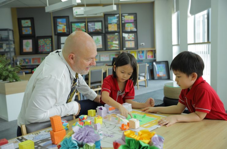 "Thay vì thả bóng bay, hãy trồng cây xanh..."