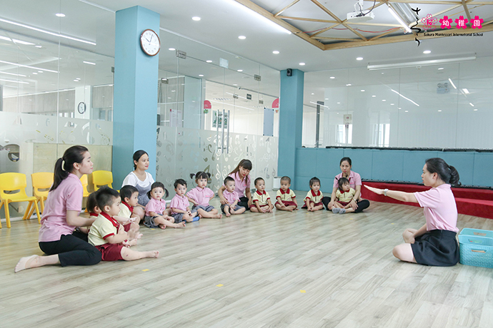Học âm nhạc qua “bộ gõ cơ thể” và những vật dụng quen thuộc tại Sakura Montessori