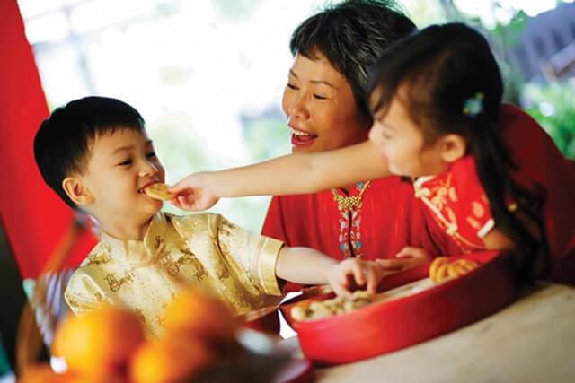 Dạy kỹ năng sống cho trẻ mầm non vào dịp Tết theo cách các bà mẹ châu Á 3