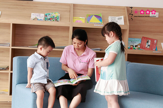 Giờ đọc sách của các bạn nhỏ Sakura Montessori có gì thú vị? -8 