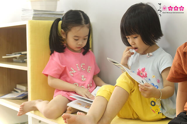 Giờ đọc sách của các bạn nhỏ Sakura Montessori có gì thú vị? - 3