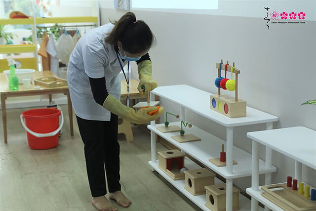 Sakura Montessori đẩy mạnh công tác tổng vệ sinh, khử khuẩn toàn trường 7