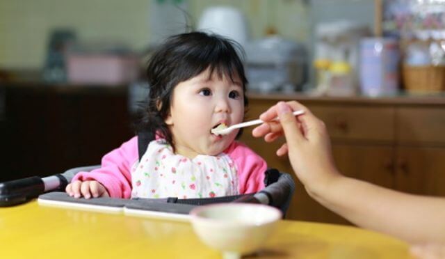 Cung cấp thực đơn đủ dinh dưỡng cho trẻ