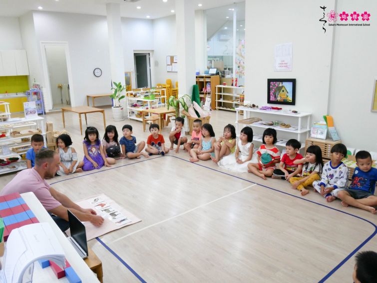 Sự khác nhau giữa phương pháp Montessori Reggio Emilia trong giáo dục mầm non