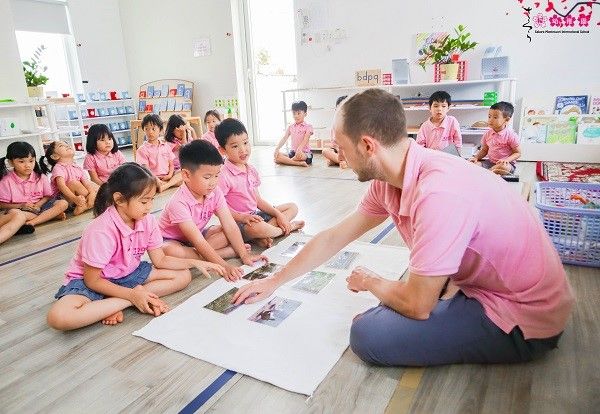 dạy giờ đồng hồ anh mang lại con trẻ 2 tuổi tác -Trẻ được học tập giờ đồng hồ Anh với nhà giáo bạn dạng ngữ nhiều kinh nghiệm